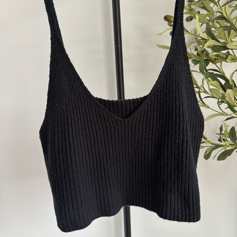 • [SHEIN] Cropped Sweater Tank •